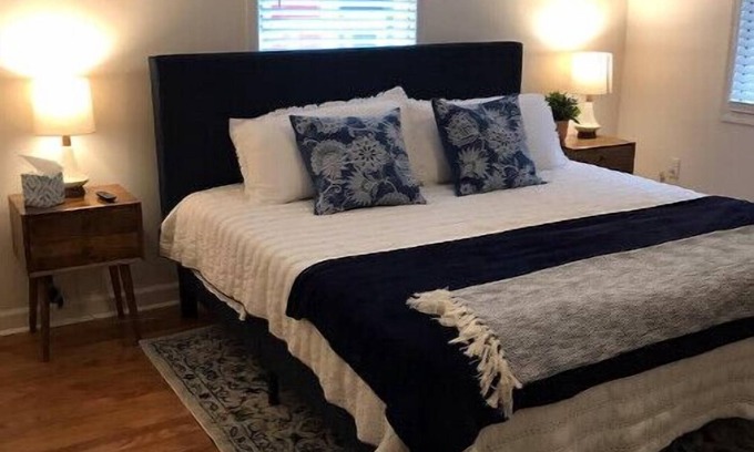 Montgomery House | New renovation in historic district near downtownn