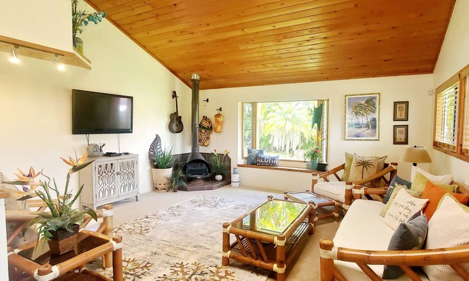 Leilani Estates House | NEW RENTaL! Experience Aloha *Hawaiian Style Hale*