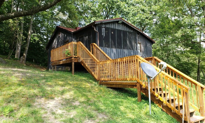 Fayetteville House | New River Gorge Bridge 5 Miles Away, Fayetteville, WV. 3 bedrooms and 2 1/2 bath