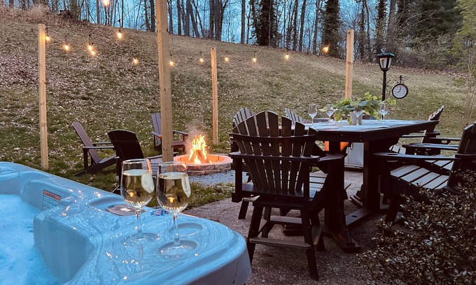 Summerlee House | New River Gorge Oasis-Hot Tub- Game Room- Fire pit- Good Vibes