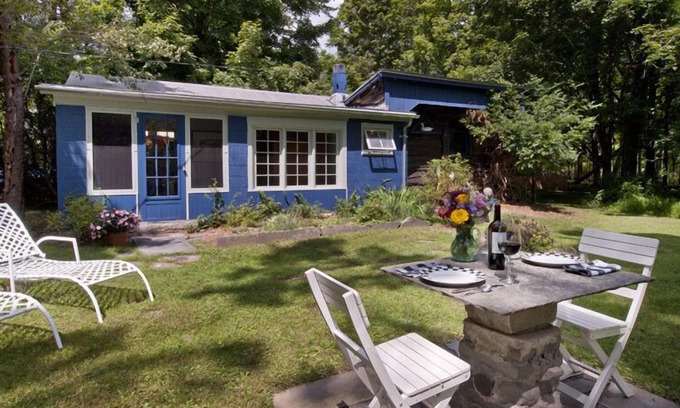 Woodstock Apartment | NEW! Rock City Writer's Studio: Bucolic Setting, Nordic Sauna, Walk to Town!