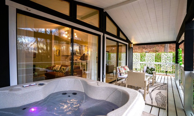 Front Royal Cabin | NEW! Romantic "HoneyMoon in the Clouds" - Skyline Views