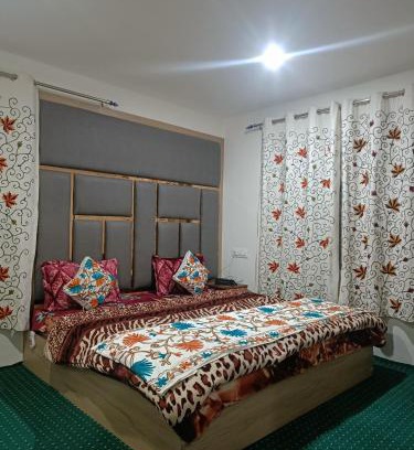 Laripora Hotel | New Sangam