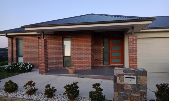 Googong Apartment | New self-contained one bedroom within a house