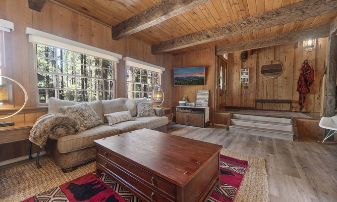 Moonridge Cabin | *NEW* Sheephorn Cabin w/Hot Tub *Walk to Bear MTN*