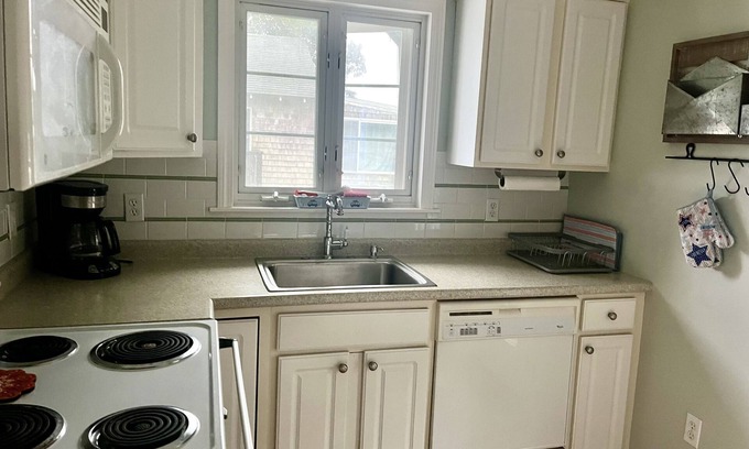 Silver Beach House | New Silver Beach Cozy Cottage-near Seacrest Resort and Old Silver Beach!