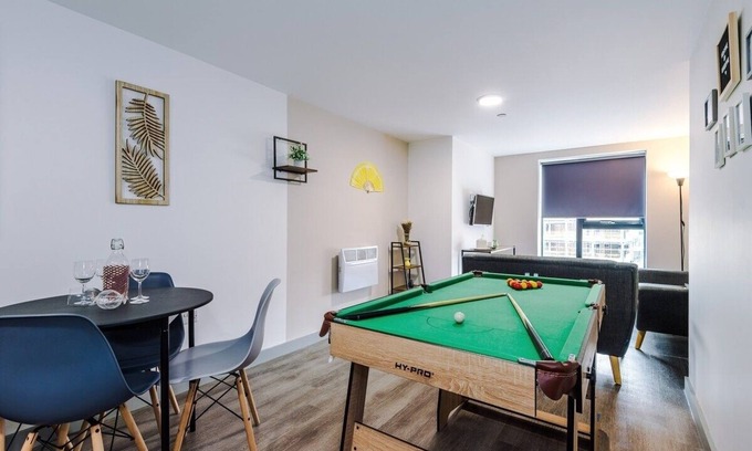 Chinatown Apartment | NEW! Sleeps 4, Pool Table, Stylish Apartment