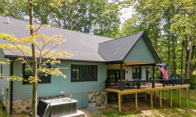 Sky Valley House | New! Snowman: Golf Area, Hot Tub, Fireplace, A/C!