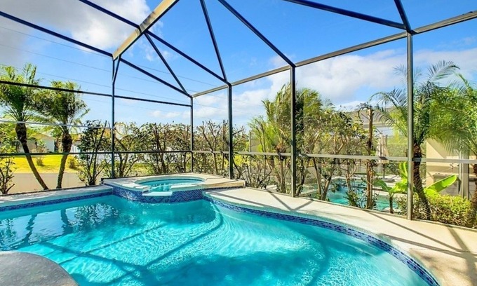 Calabay Parc Villa | NEW! Spacious 5BR Home w/Private Pool+Spa in Scenic Davenport Location