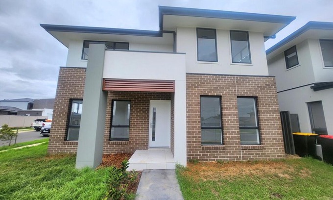 Austral House | New, Spacious and Cozy Home at Austral