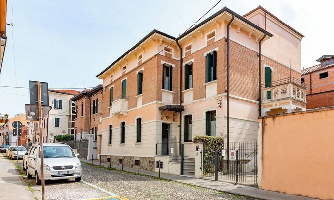 Historic Centre Apartment | NEW! Spacious elegant central apartment, 10 minutes from Prato della Valle