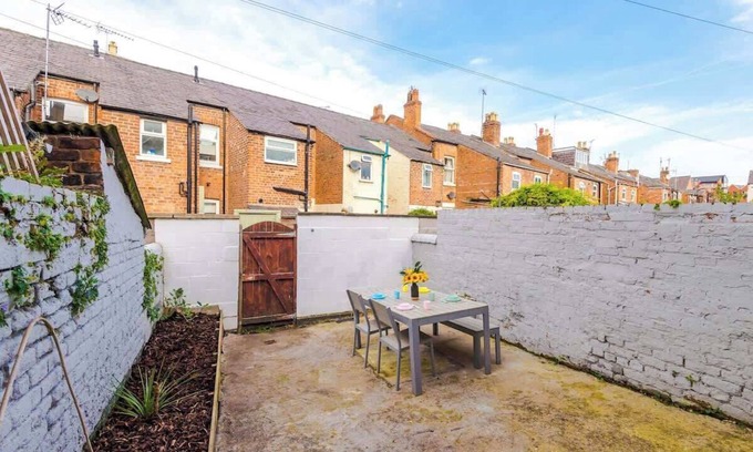 Chester House | NEW! Spacious & Stylish home, City centre, Sleep 4