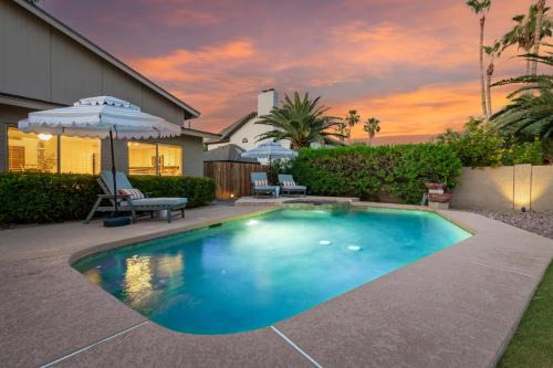 Paradise Valley Village House | NEW Spanish Wells Retreat Pool & Spa Billiards BBQ