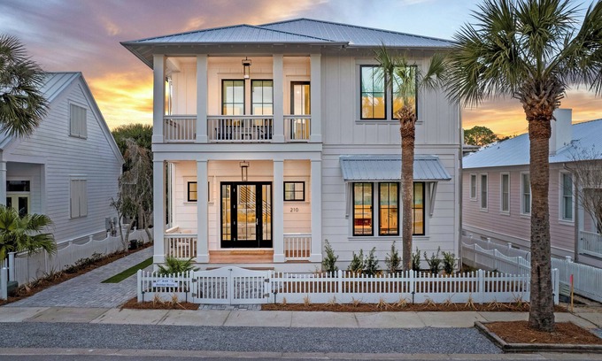 Sunnyside House | New Specials! Seconds to the Beach, Brand New Home Sleeping 14!