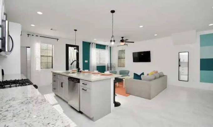 Northside Apartment | NEW Spring themed 2bdr Apt near Downtown!n