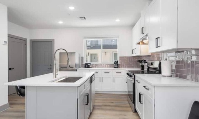 South Central Houston Apartment | New Studio 1B/1B Medical Center 18A
