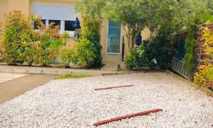 Bagneux Apartment | New Studio, Furnished, private terrace, parking and close to transport