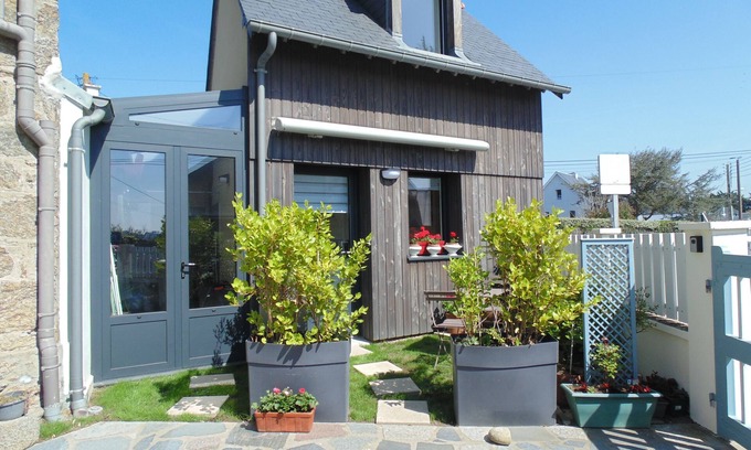 Rotheneuf-Le Pont Apartment | New studio house for 2 people, 80 m from the beach, sea view