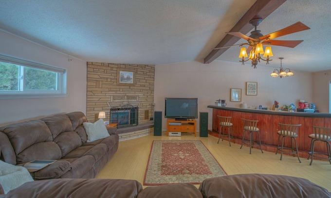 Ruidoso Apartment | NEW Studio-Near Main/shop/trails/ski/restaurants