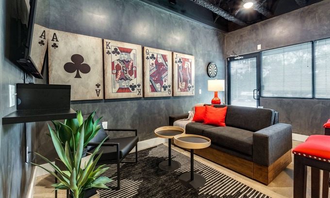 Nashville Apartment | NEW Studio with 2 Beds 7 mins to Broadway