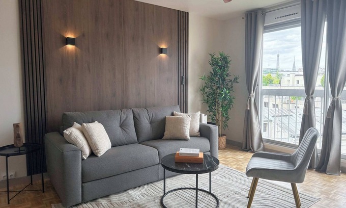 Saint-Lambert Apartment | New studio with Eiffel Tower view and elevator