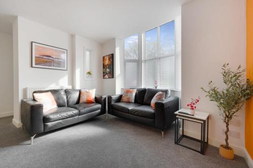 Stockton-on-Tees Apartment | NEW! Stylish 5-Bed Apartment in Stockton-on-tees by Stay With Us, Perfect for Contractors & Large Groups, FREE Parking!