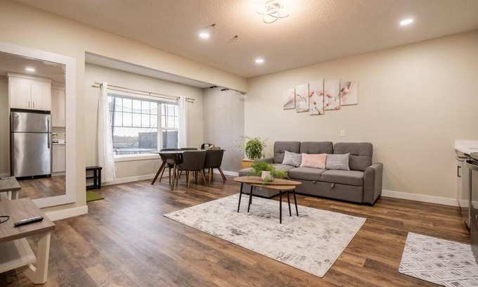 Silverado Apartment | New&Stylish&Cozy Suit near Spruce Meadows Sleeps 6- Backyard-EV
