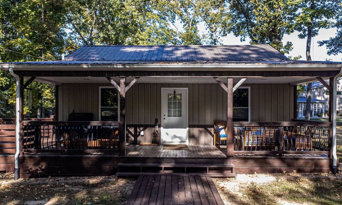 Hardin Cabin | NEW! The Cabin- Walking Distance to Lake!