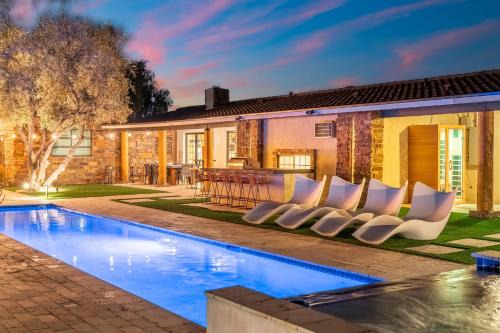 Short Hills House | NEW - The Palo Verde Experience