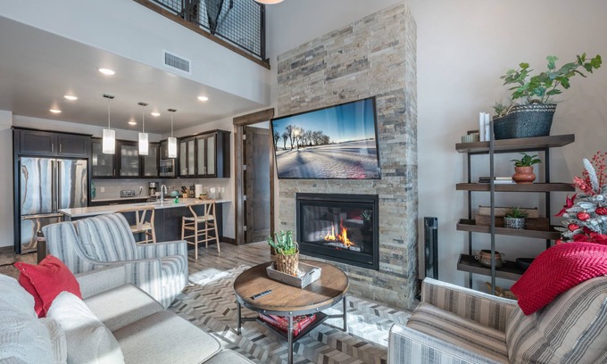 Park City Condo | New to Market! Luxury Condo, Walk to Lift, Pool, Hot Tub, On Free Transit, Near Historic Main St!