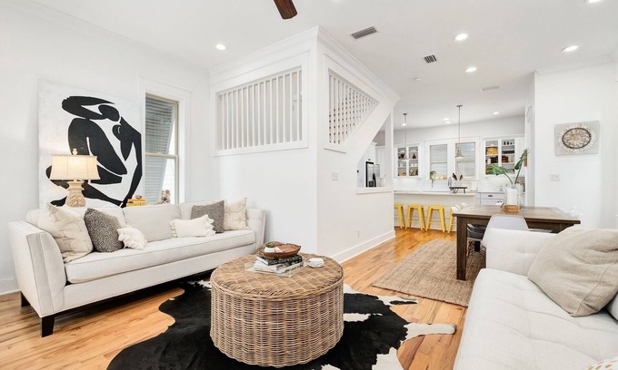 Rosemary Beach House | New to Rental and Recenty Updated! Walk to the beach and Lagoon Pool - `Bumblebee Cottage`