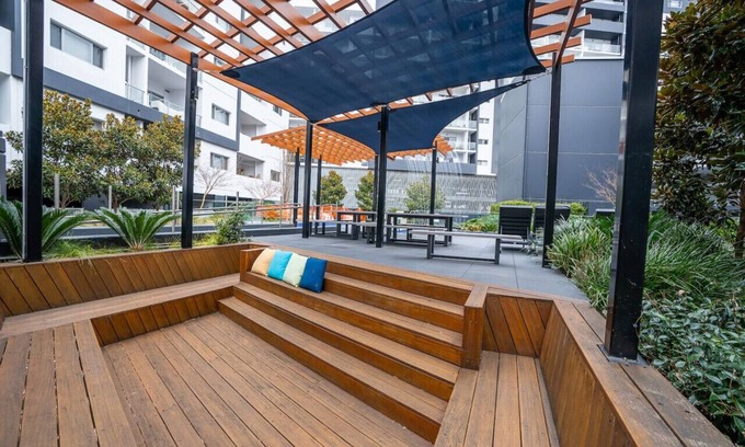 Greenway Apartment | New to VRBO: 2BR/2BA Greenway Apt with Views