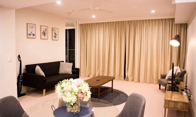 Reid Apartment | New to VRBO: Homely Modern Apt by Lake between City & Russell