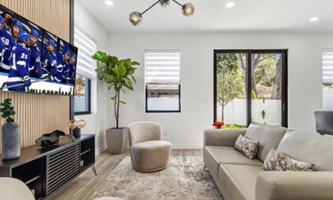 Pinecrest West Park House | NEW to VRBO, Last Min Specials