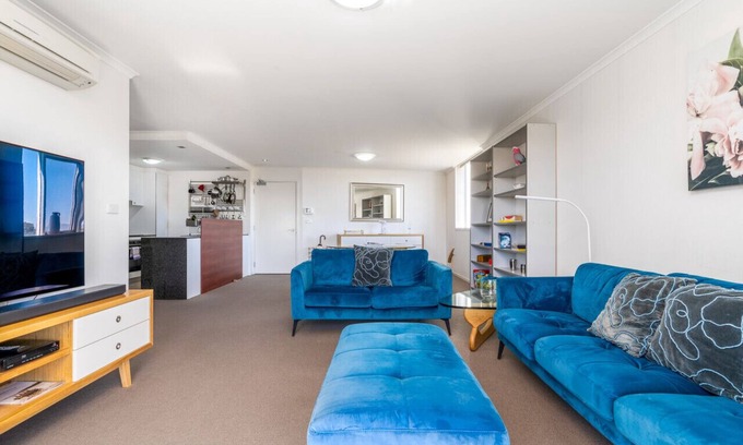 Braddon Apartment | New to VRBO: SSpacious and Cosy Apt with Great Views in Braddon