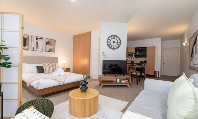 Kingston Apartment | New to VRBO: Stylish Studio Apt | 2 mins to Kingston Foreshore!