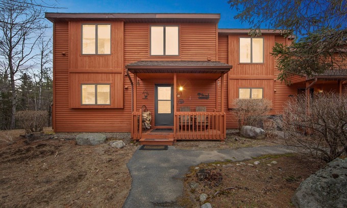 North Creek House | NEW! Top Ridge 49P - Family-Friendly End Unit