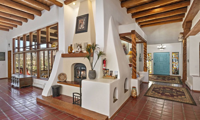 Canoncito House | NEW! Tranquil Home Nestled in the Santa Fe Hills |15 min to Plaza - Pet ok!