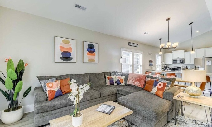 Little River House | New Tucked Away Quiet Beach Haven