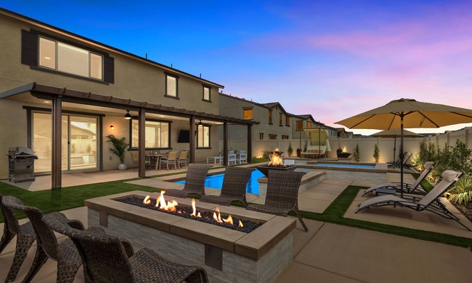 Coachella House | New Unbelievable Resort Pool Home - 6 King Beds