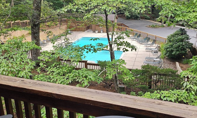 Wintergreen Condo | NEW! Updated Condo in Wintergreen w/great amenities right next to the Slopes!