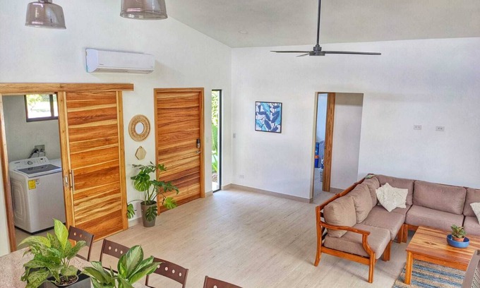 Uvita House | New Uvita rental. Great neighborhood. Walk to beach, sleeps 6, pool, AC, WiFi.