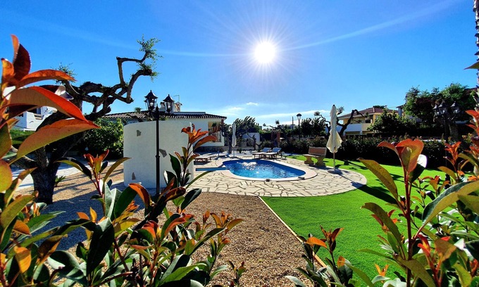 Cambrils Villa | New vacation home with private pool, 2 min walk from the beach