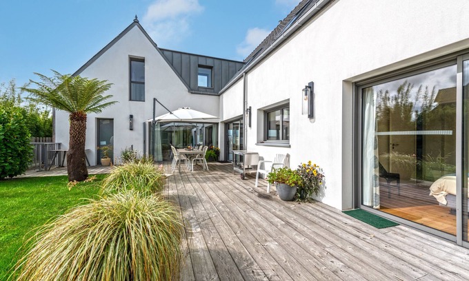 Carantec Villa | NEW - Villa 300 meters from the beach, heated indoor pool, sea view