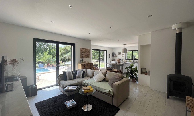 Saint-Andre-de-Cruzieres House | New villa with swimming pool, in a quiet area surrounded by oak trees