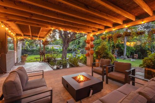 Golden Glades Villa | New Villa Jungle Paradise Heated Pool BBQ Soccer