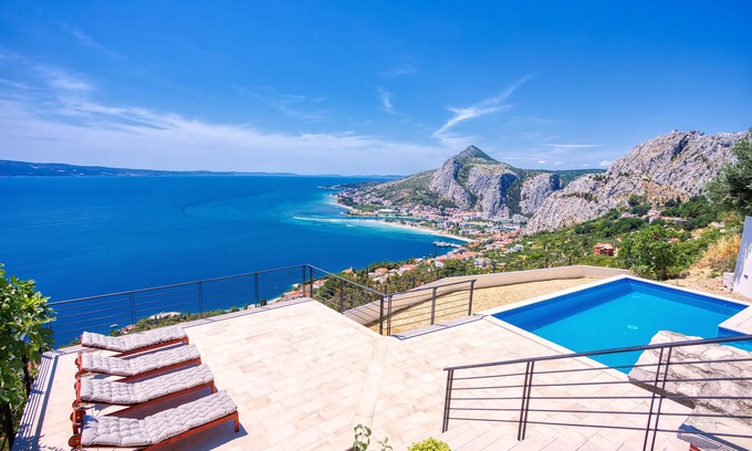 Borak Villa | New Villa Vista for 6 persons with an amazing view