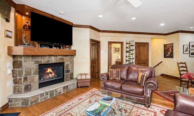Avon House | New! Walk to Avon | On Eagle Trail | Near Bus Stop | Amenities | Views