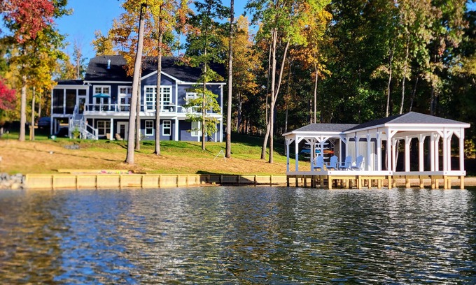 Mineral House | NEW WATERFRONT HOME! SUMMER'S LANDING/PRIVATE SIDE