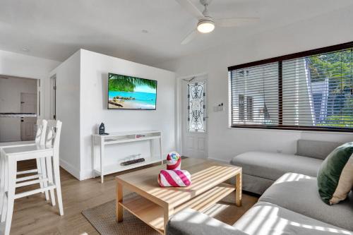 North Beach Apartment | New! Waves On Walnut # 1